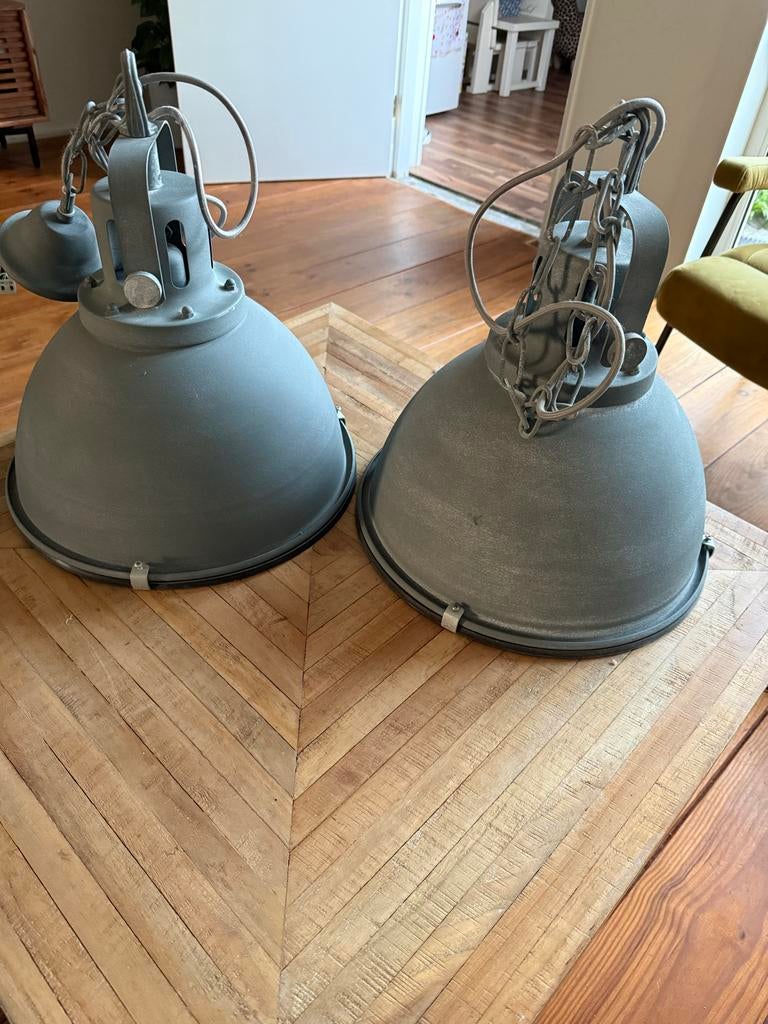 Set van 2 industriële grijze hanglampen, Ophalen, Gebruikt, Metaal, 50 tot 75 cm