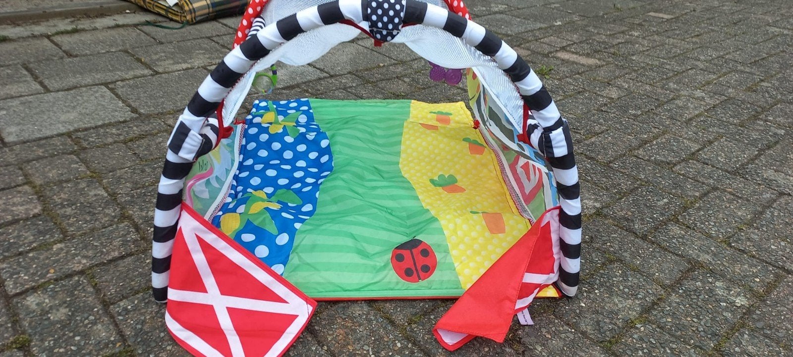 Boog voor over baby, Ophalen