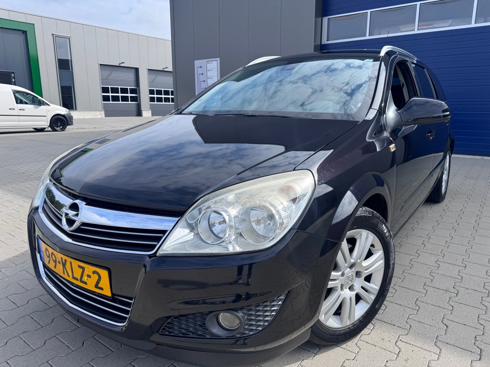 Opel Astra 1.6 Edition |Automaat|Xenon|nap!, Auto's, Gebruikt, Zwart, 116 pk, Zwart