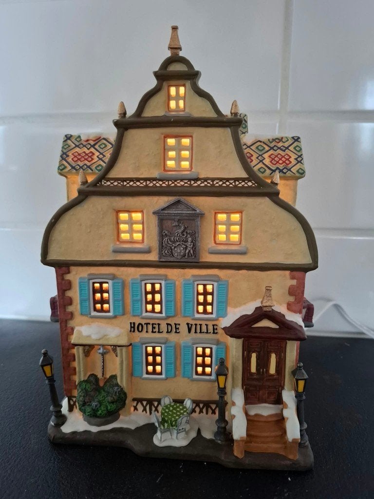 Luville Hotel de Ville Ville de Reidy 600037 2006 Kerstdorp, Ophalen of Verzenden, Zo goed als nieuw