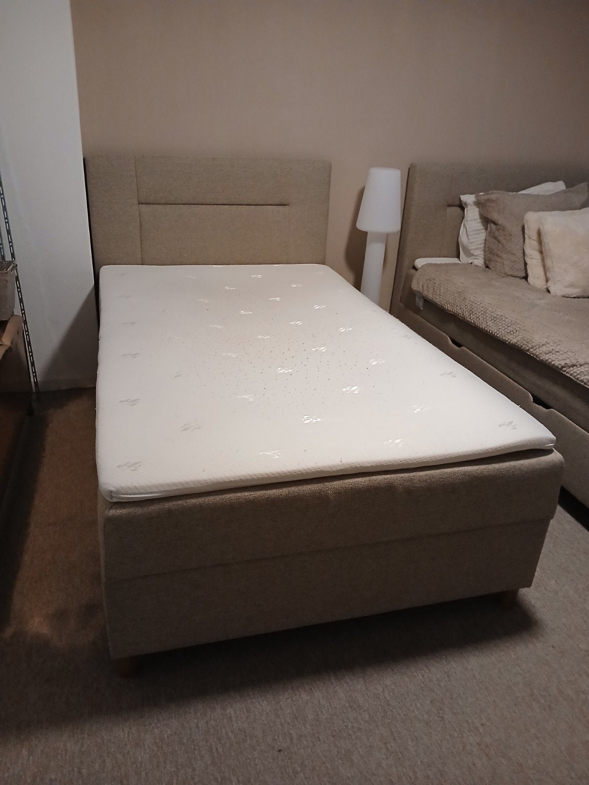 Beige boxspring 120x210 met opbergruimte en hoofdbord, Ophalen, Zo goed als nieuw, Twijfelaar, 120 cm