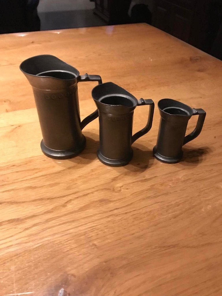 Tinnen kannen set van 3 stuks en 12 tinnen miniatuurtjes, Ophalen of Verzenden