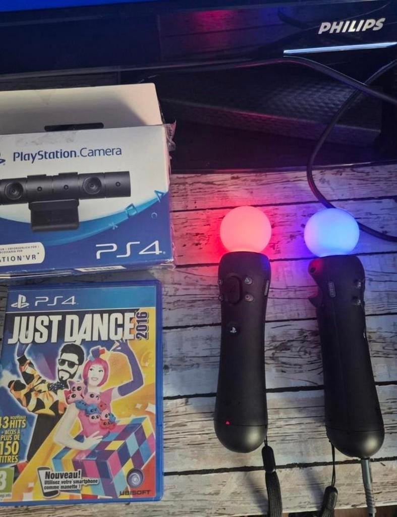 V2 move controllers + camera + just dance ( werkt perfect ), Muziek, Ophalen of Verzenden, Zo goed als nieuw, 3 spelers of meer