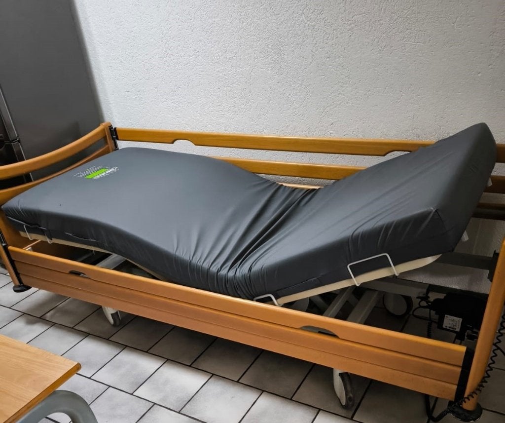 Ziekenhuisbed compleet met tempur traagschuim matras, Ophalen, 90 cm, Eenpersoons, Bruin