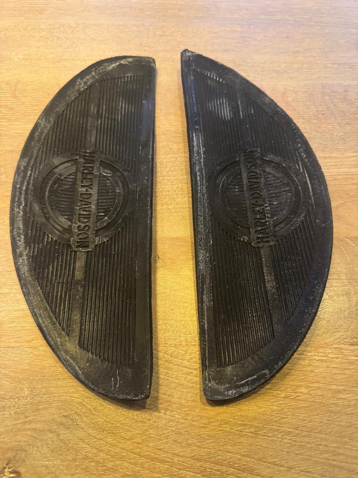 Harley Davidson Footboard pads met rivetten, Verzenden