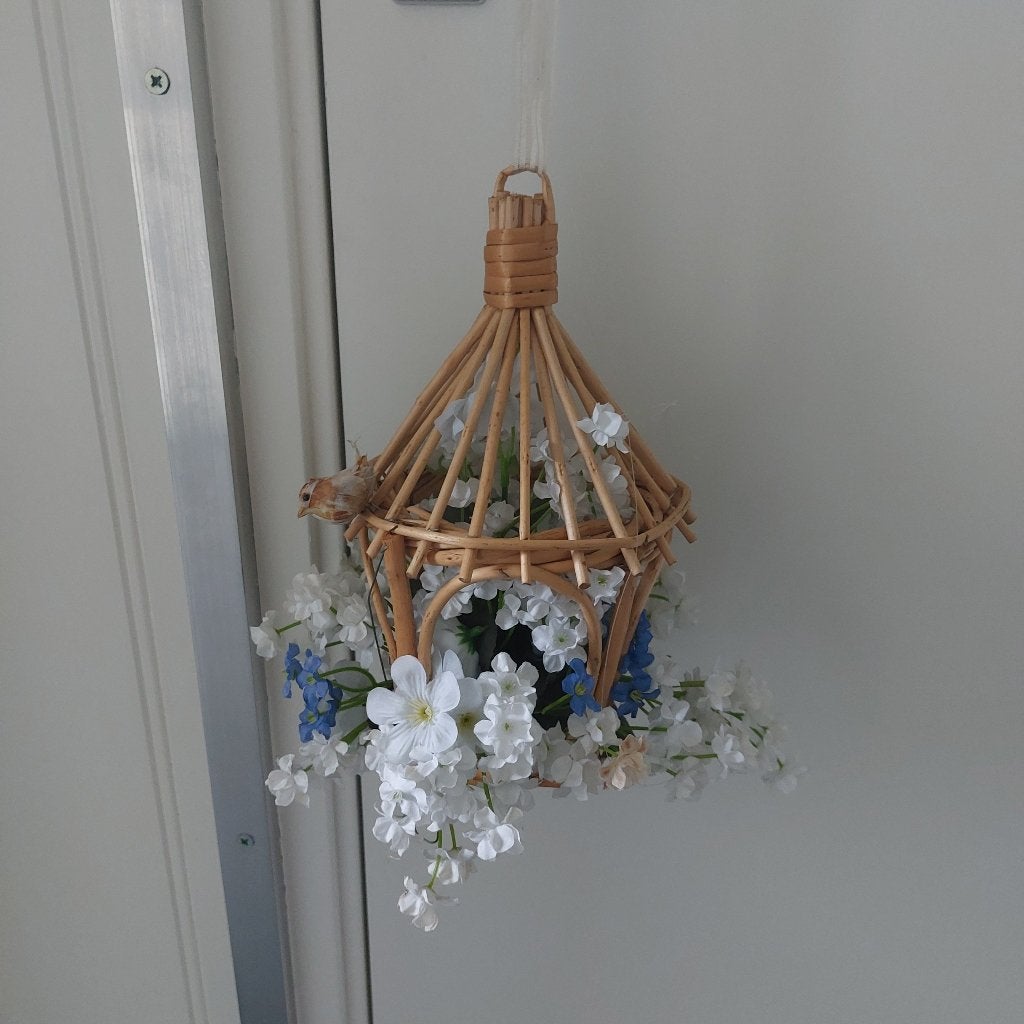 Rieten Hanger - Kooitje met Decoratie Bloemen - Vintage, Ophalen of Verzenden, Zo goed als nieuw