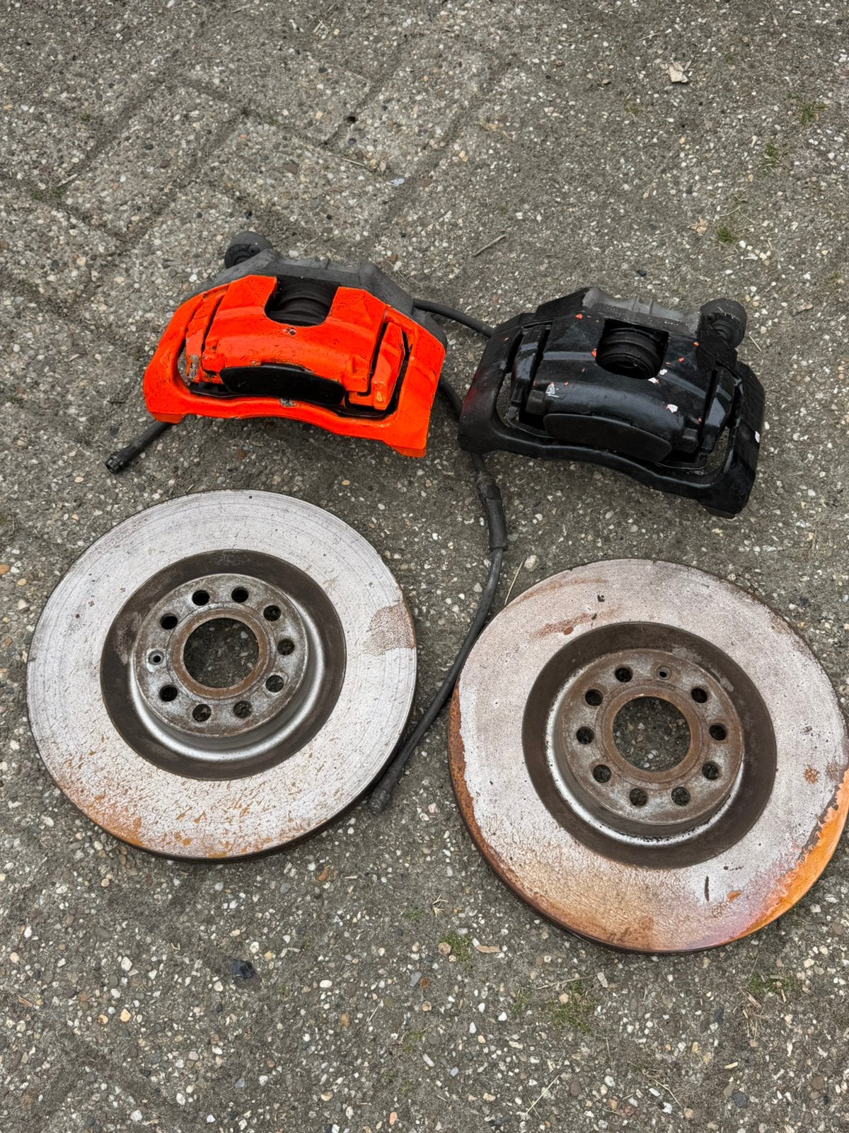 R32 remmen voorzijde, Ophalen of Verzenden