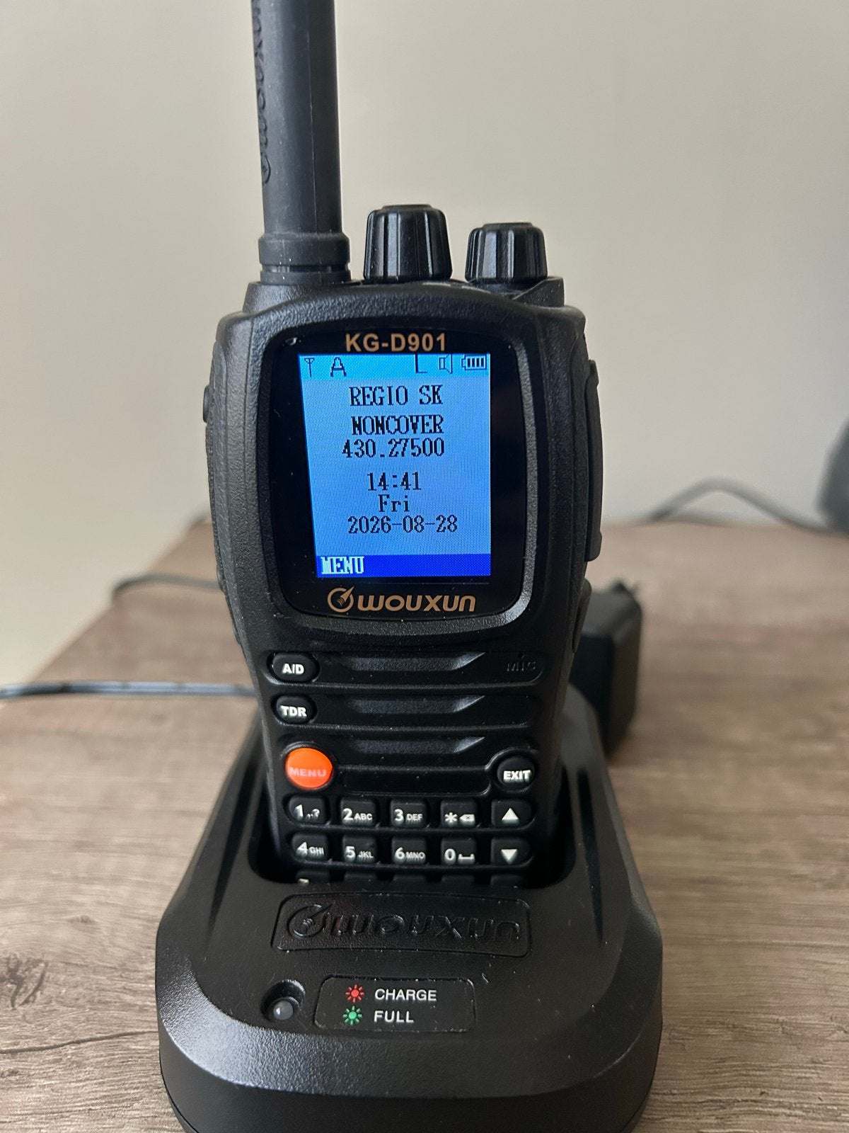 Wouxun KG-D901 DMR Portofoon met lader Ruilen Mogelijk, 5 tot 15 km, Ophalen of Verzenden, Zo goed als nieuw, Portofoon of Walkie-talkie