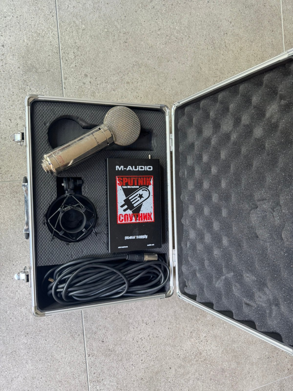 M-Audio Sputnik buizenmicrofoon  met voeding en koffer, Ophalen, Zo goed als nieuw, Studiomicrofoon