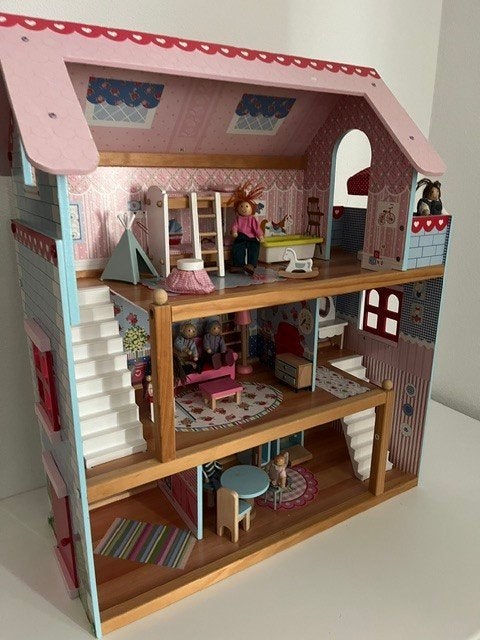 Groot houten poppenhuis met meubels en poppen, Ophalen, Gebruikt, Overige typen