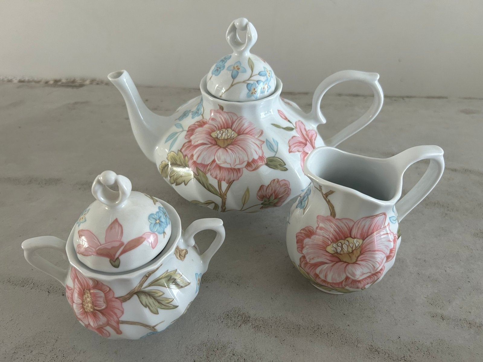 Porcelanas QN portugal thee servies gebloemd wit roze blauw, Antiek en Kunst, Antiek | Servies compleet, Ophalen of Verzenden