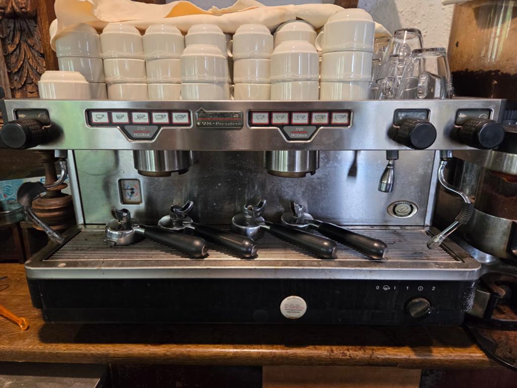 Faema E78 President 2-Groeps(Klus/Revisie)+2 Werkende Molens, 10 kopjes of meer, Ophalen, Espresso apparaat