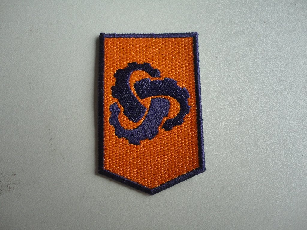 DT embleem DMO, Verzamelen, Ophalen of Verzenden, Landmacht, Nederland, Embleem of Badge