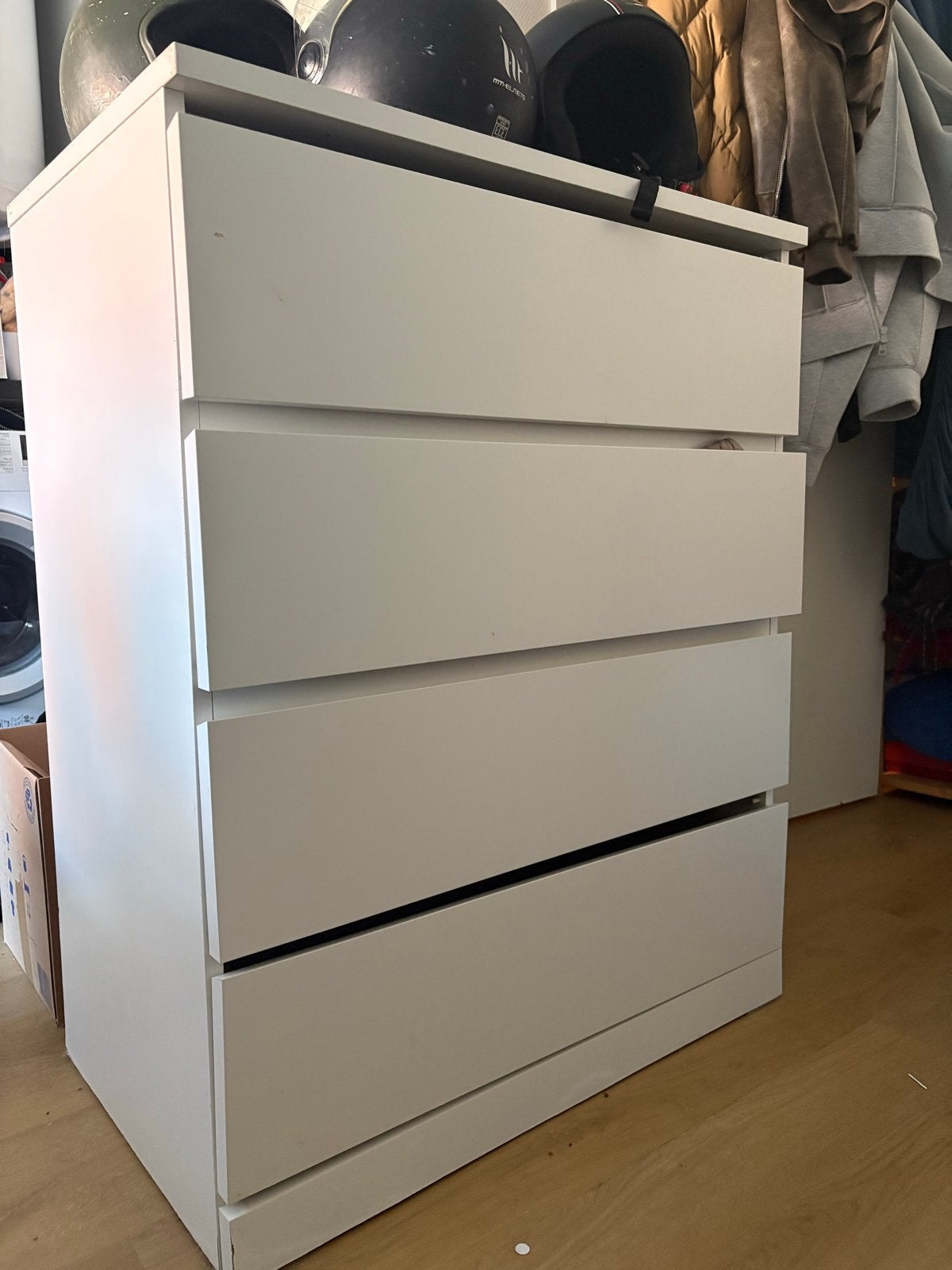 MALM Witte ladekast met 4 laden - Ruime opbergruimte, Huis en Inrichting, Ophalen, Gebruikt, 100 tot 150 cm, 50 tot 100 cm