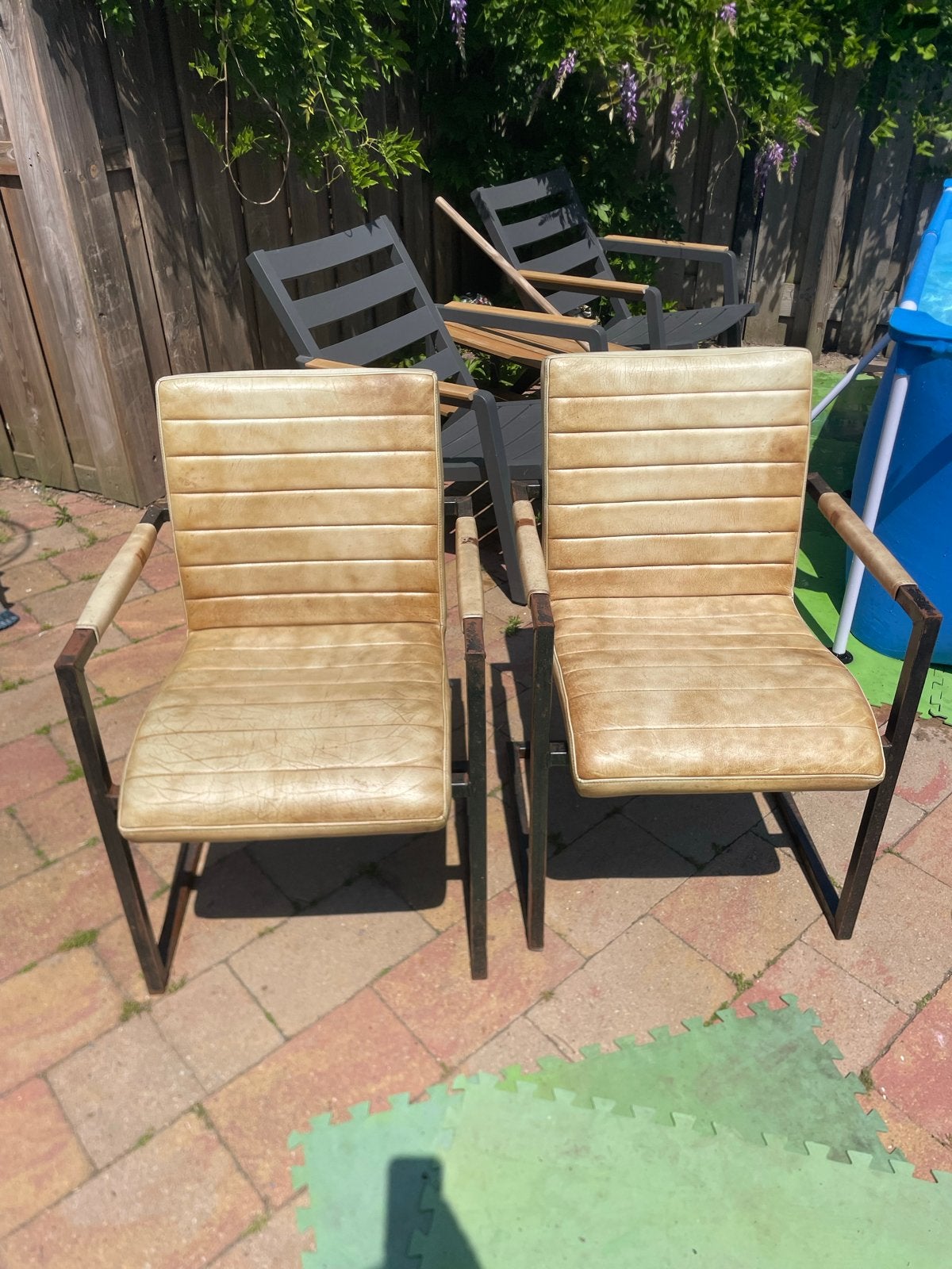 4 lederen stoelen met metalen frame - opknapper, Huis en Inrichting, Ophalen, Gebruikt, Bruin, Leer