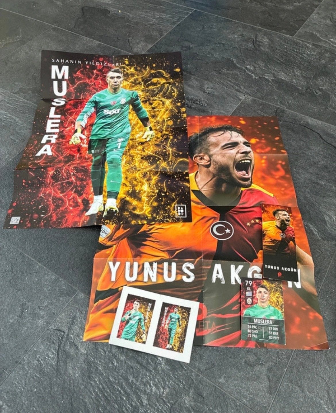 Galatasaray Muslera & Yunus Akgün Voetbal Posters, Ophalen of Verzenden, Sport, A1 t/m A3, Rechthoekig Staand