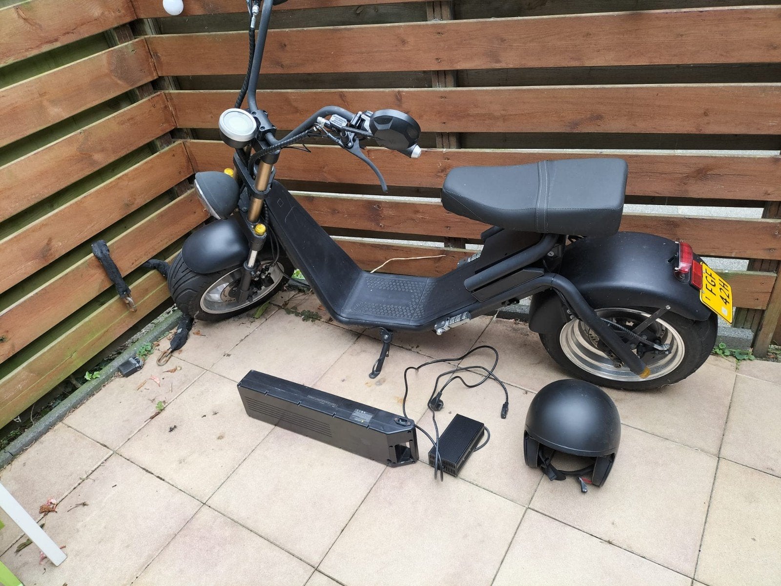 Elektrische scooter met 80 km actieradius, helm en slot, Ophalen, Gebruikt, Elektrisch, Overige merken