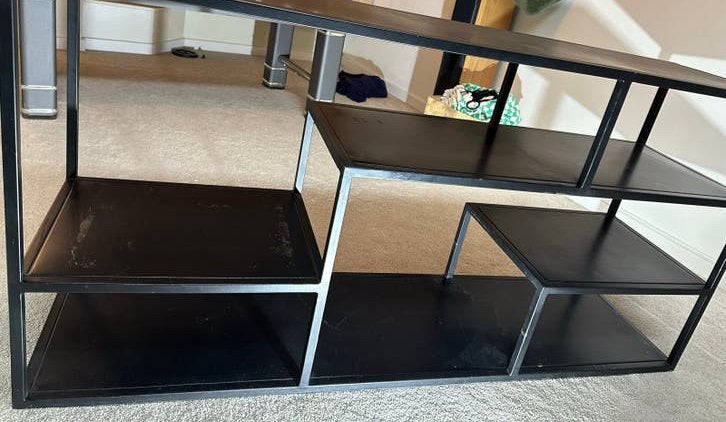 Zwart metalen dressoir/tv-meubel met gebruikssporen, Huis en Inrichting, Kasten | Televisiemeubels, Gebruikt, Minder dan 100 cm