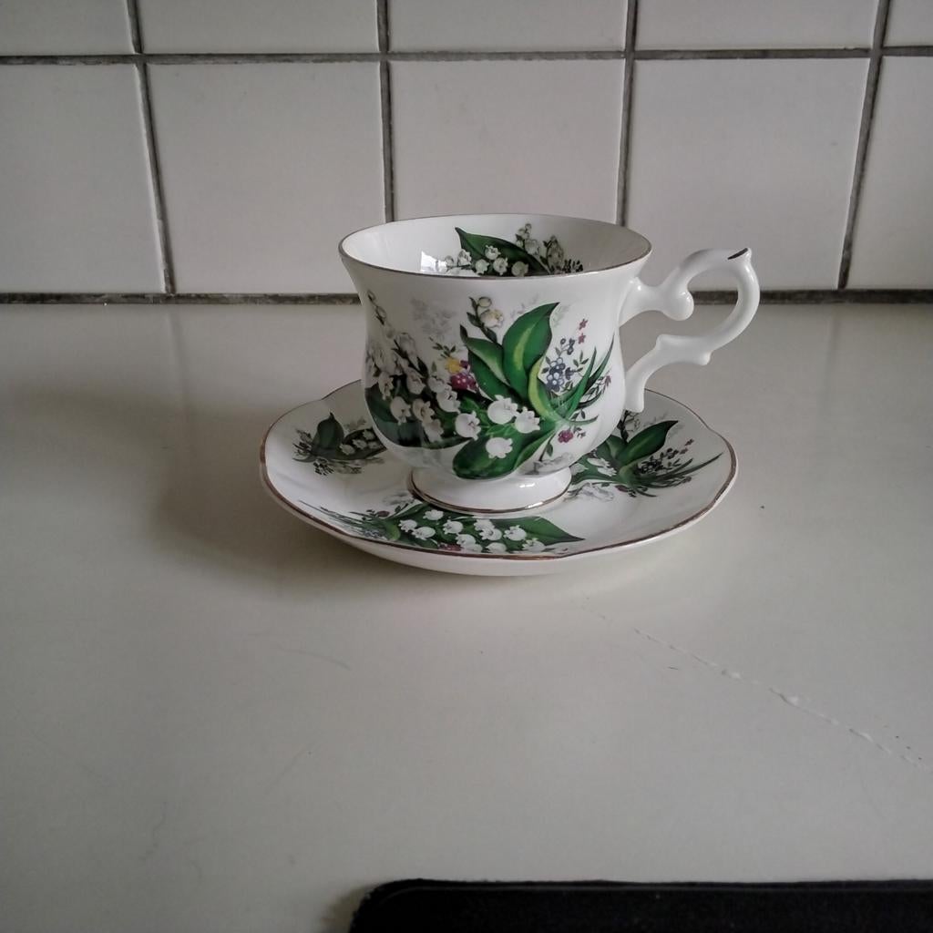 Engelse st. James kop en schotel  lelietjes van dalen, Ophalen of Verzenden, Porselein, Overige stijlen, Kop(pen) en/of Schotel(s)