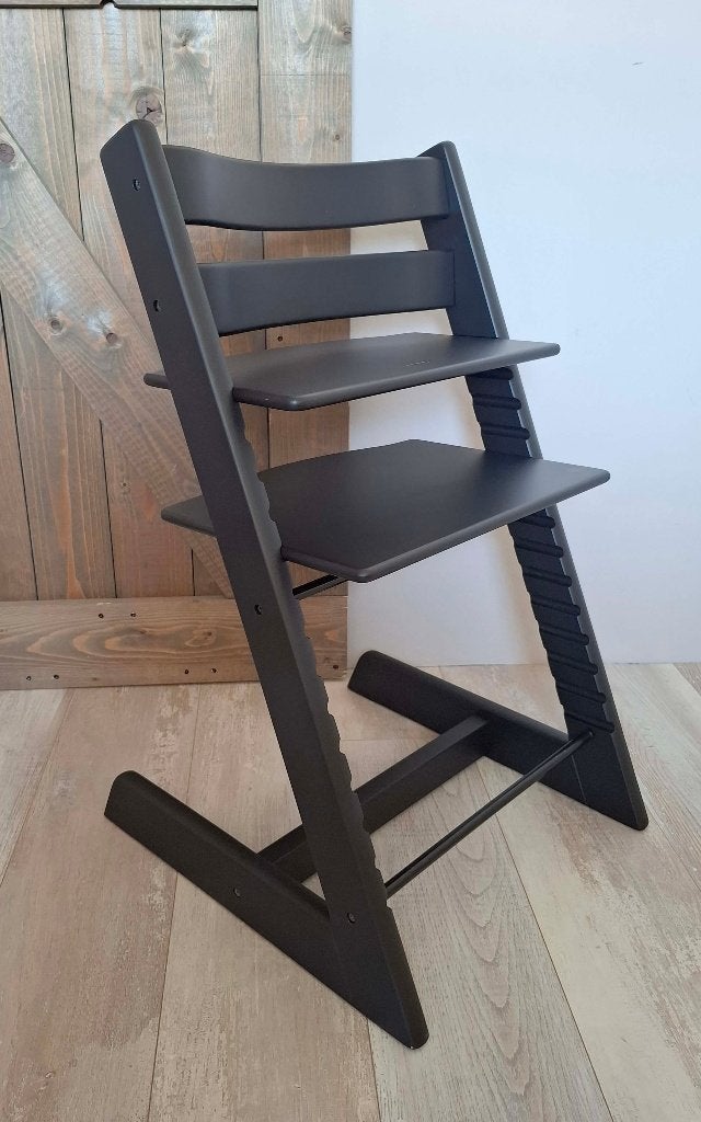 Prachtige mat zwarte Stokke Tripp Trapp, Trip Trap., Ophalen, Zo goed als nieuw, Meegroeistoel, Aanschuifbaar