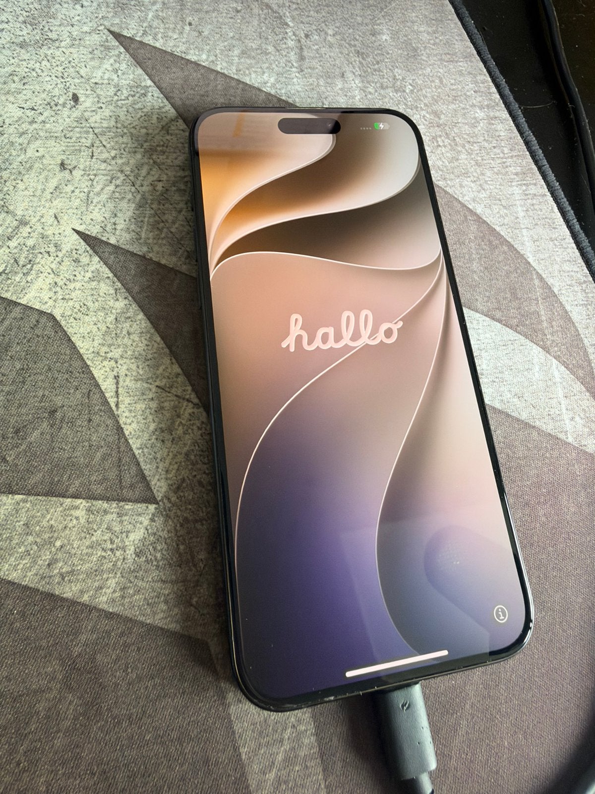 Foto 5 van iPhone 15 Pro Max 256GB - Zo goed als nieuw + hoesje