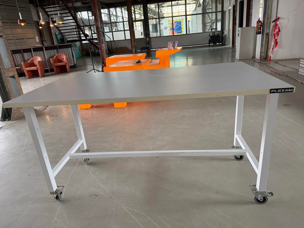 Flexam werk- / eettafel / werkbank  op wielen – industrieel, Ophalen of Verzenden, Zo goed als nieuw