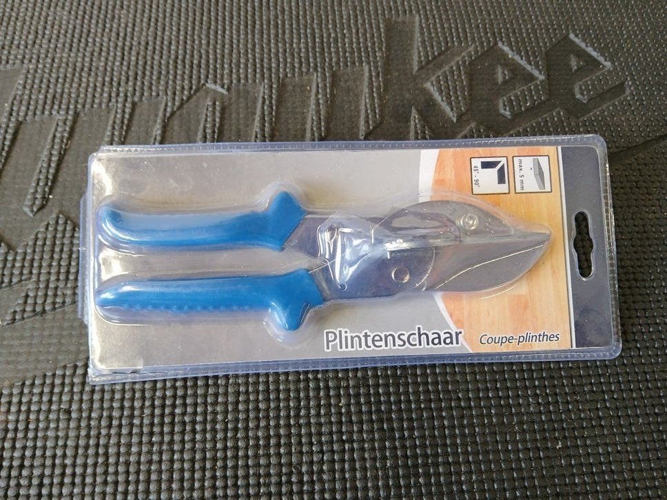 Nieuwe Plintenschaar, Doe-het-zelf en Verbouw, Gereedschap | Handgereedschap, Ophalen of Verzenden, Nieuw, Snijgereedschap, Overige merken