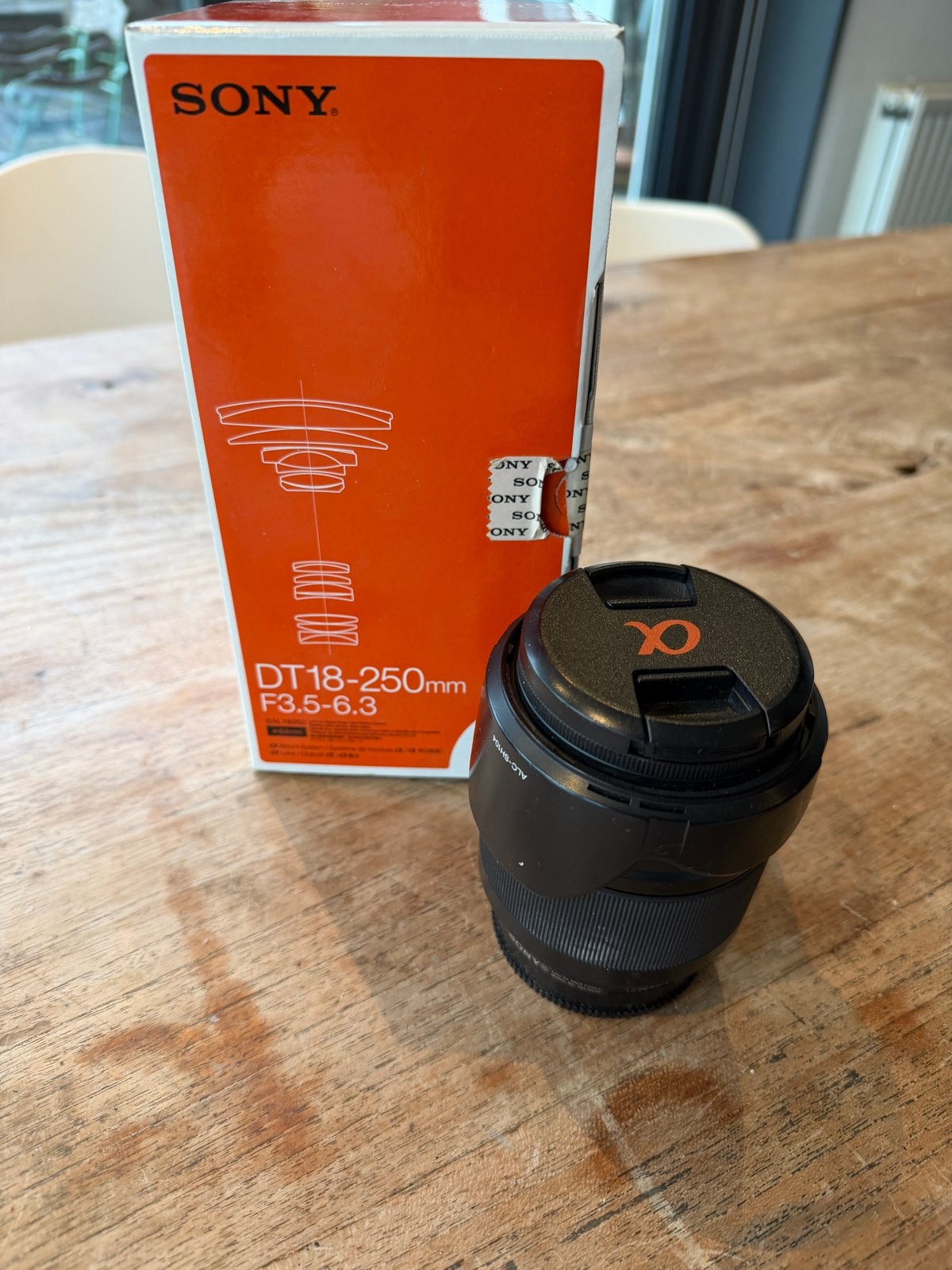 Sony DT 18-250mm F3.5-6.3 lens voor Sony A-mount, Sony, Zonnekap, Zo goed als nieuw, Sony A-mount