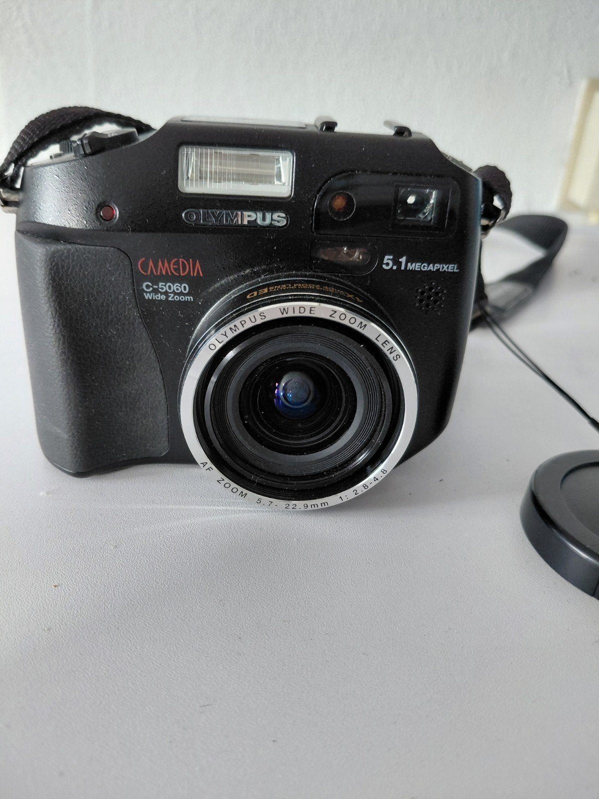 Olympus C-5060 Wide Zoom digitale camera (defect?), Ophalen, Olympus, Compactcamera, Accu