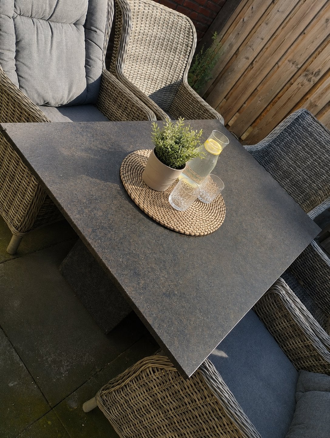 Granieten tuintafel prachtig onderhouden, Tuin en Terras, Ophalen, Zo goed als nieuw, Overige materialen