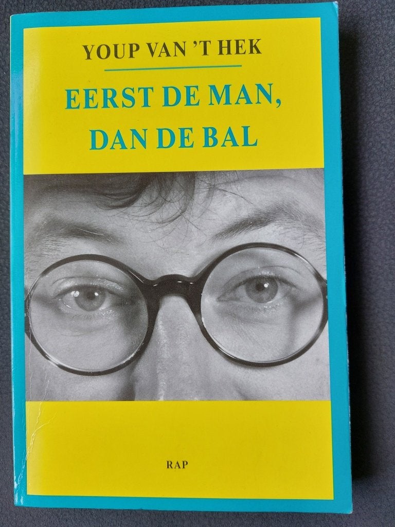Eerst de man, dan de bal Youp van 't Hek, Boeken, Humor, Ophalen of Verzenden, Gelezen, Youp van 't Hek, Cabaret
