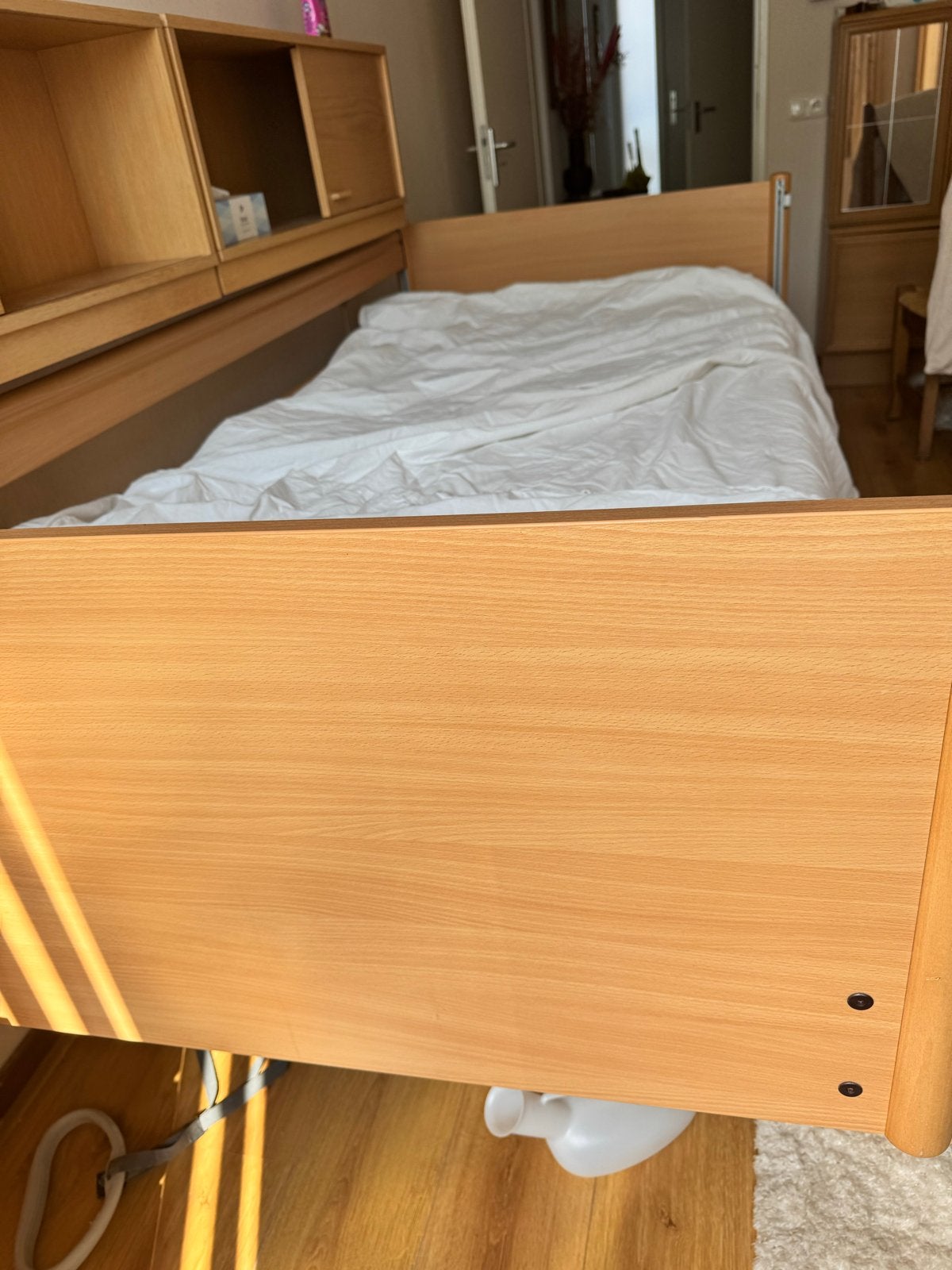 Verstelbaar eenpersoonsbed met houten ombouw, Ophalen, 90 cm, Eenpersoons, Bruin