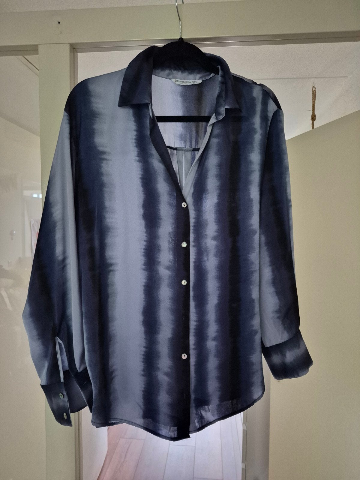 Blauw-grijze blouse v Stradivarius mt M, Kleding | Dames, Blouses en Tunieken, Maat 38/40 (M), Blauw, Ophalen of Verzenden, Zo goed als nieuw