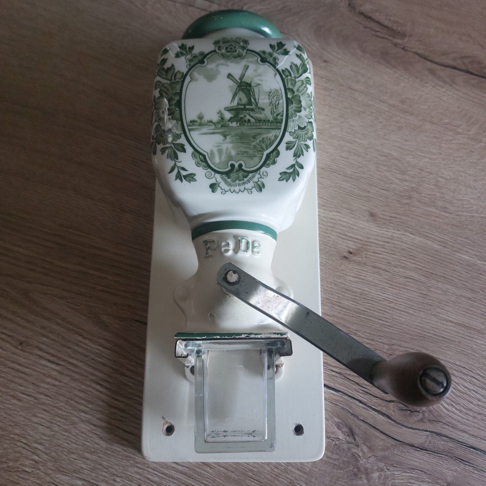 Vintage PeDe wandkoffiemolen met groen decor, Ophalen