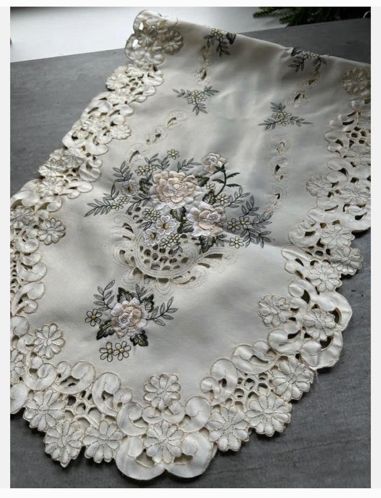 Elegante Tafelloper met Bloemmotief, opengewerkt, gouddraad, Binnen, Nieuw, Ophalen of Verzenden, X