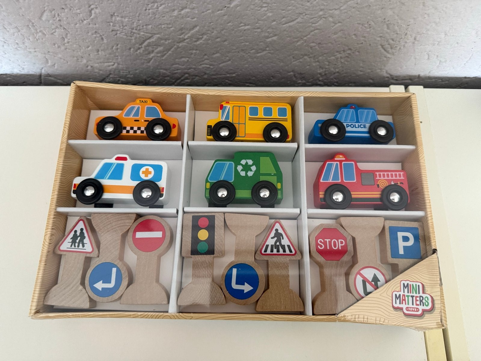 Houten auto's en verkeersborden set - Nieuw in doos, Ophalen of Verzenden, Nieuw