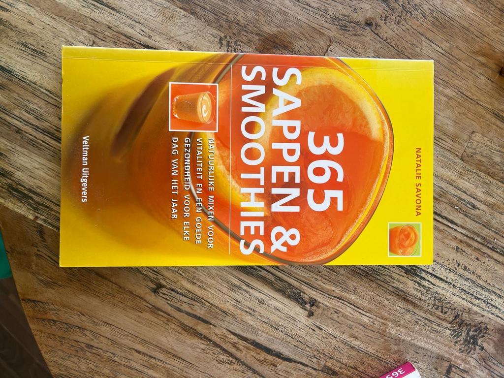 365 Sappen & Smoothies - Natalie Savona, Ophalen of Verzenden, Gelezen, Gezond koken