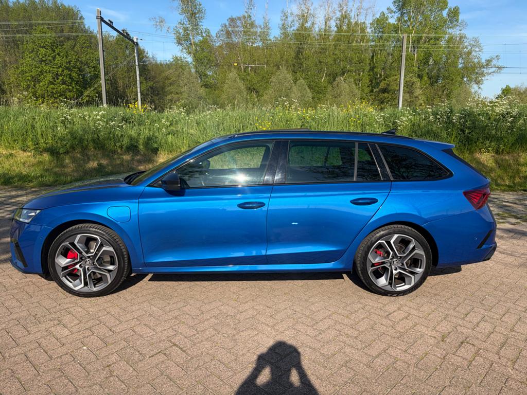 Skoda Octavia 1.4 TSI iV 245pk Phev DSG 2021 Blauw, Auto's, Skoda, 4 cilinders, Blauw, Plug-in hybride, 149 pk