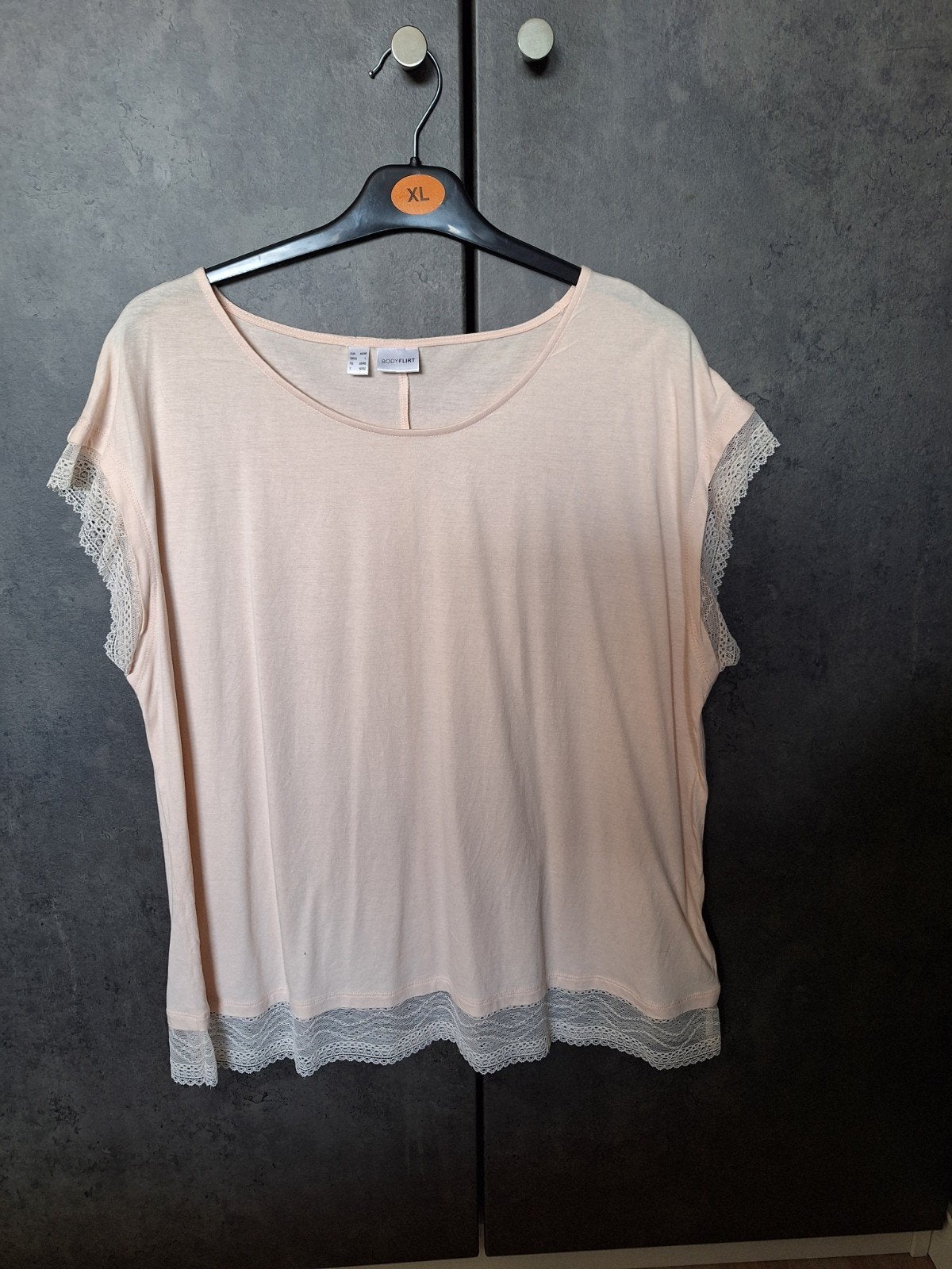 Bodyflirt shirt zalm/roze met kant, Kleding | Dames, T-shirts, Maat 42/44 (L), Ophalen of Verzenden, Korte mouw, Roze