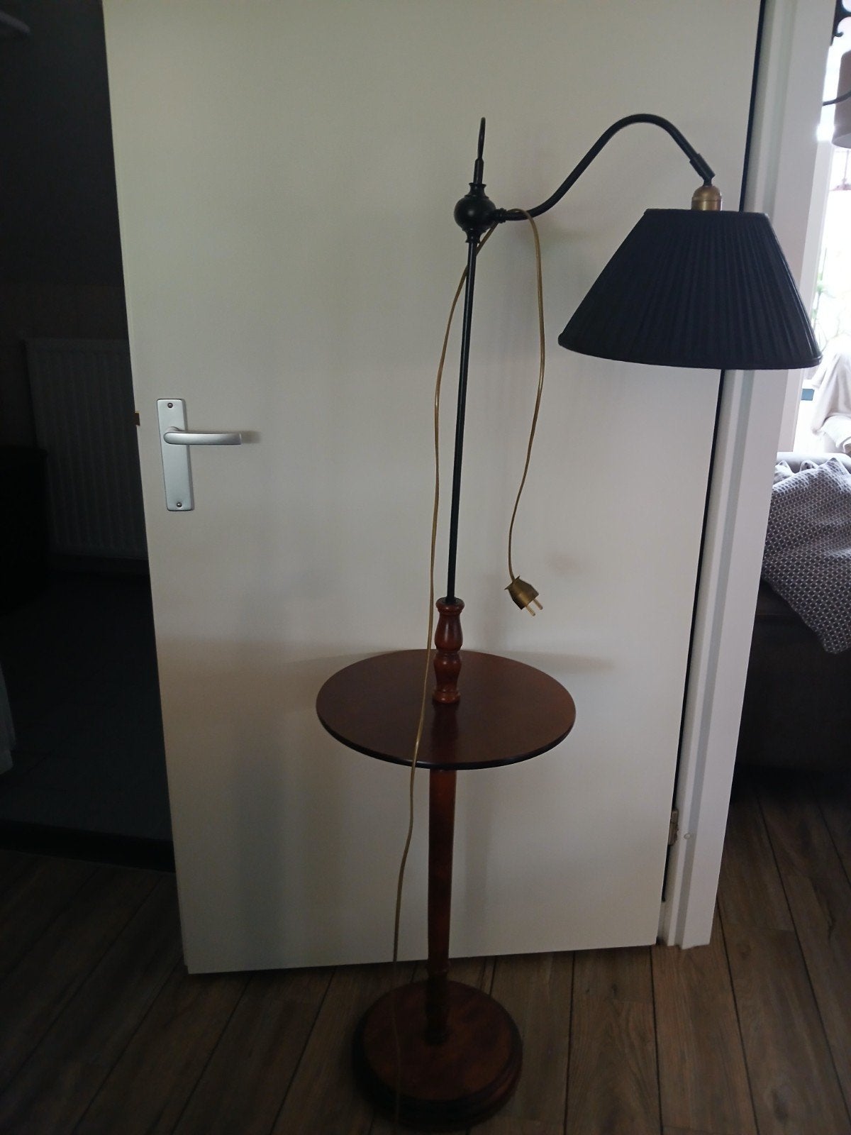 Antieke tafeltje met lamp, Ophalen, Minder dan 100 cm