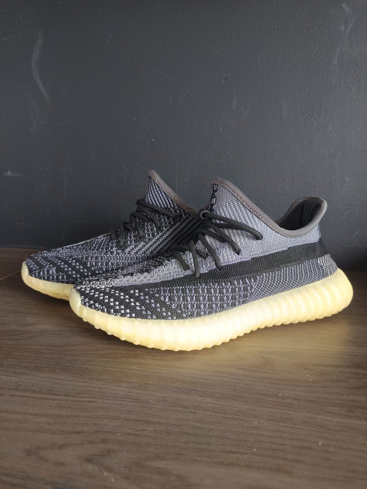 Adidas Yeezy Boost 350 V2 Carbon - Maat 41, Adidas Yeezy, Ophalen of Verzenden, Grijs, Sneakers of Gympen