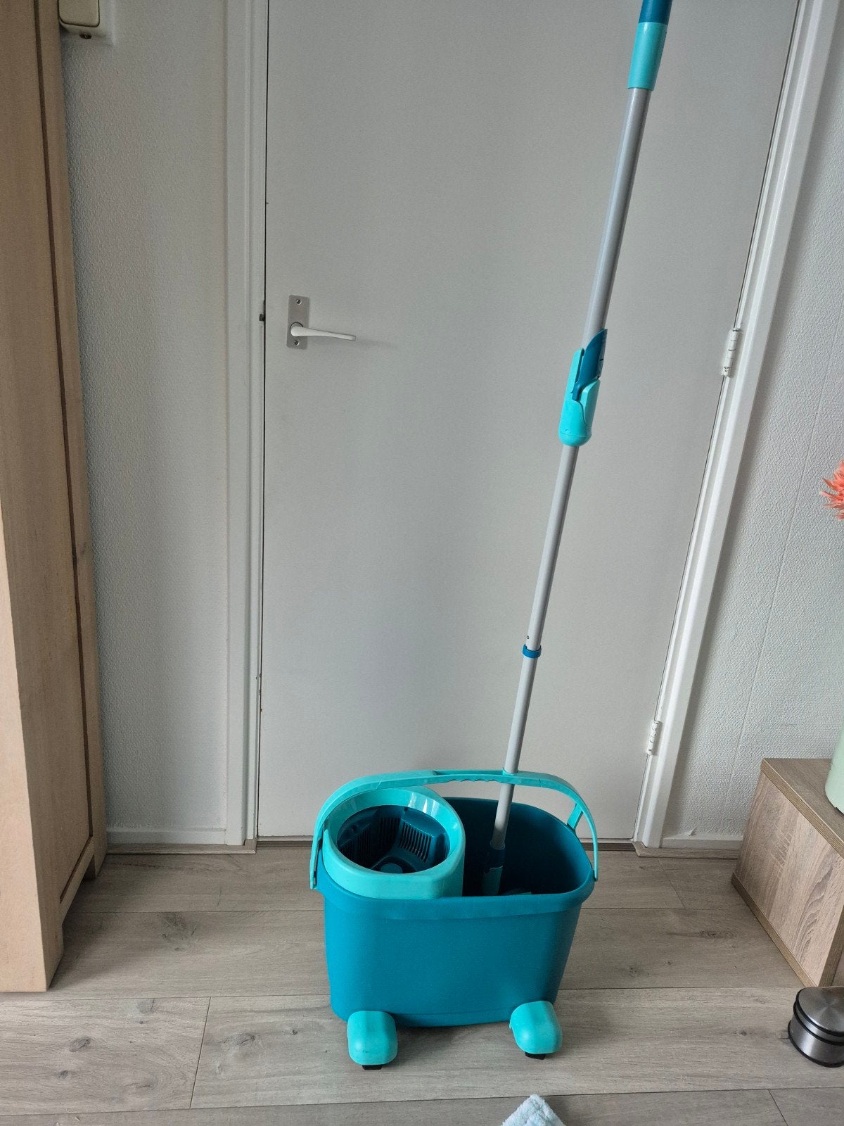 Leifheit Clean Twist Mopset met wieltjes en 3 extra dweilen, Huis en Inrichting, Schoonmaakartikelen, Ophalen
