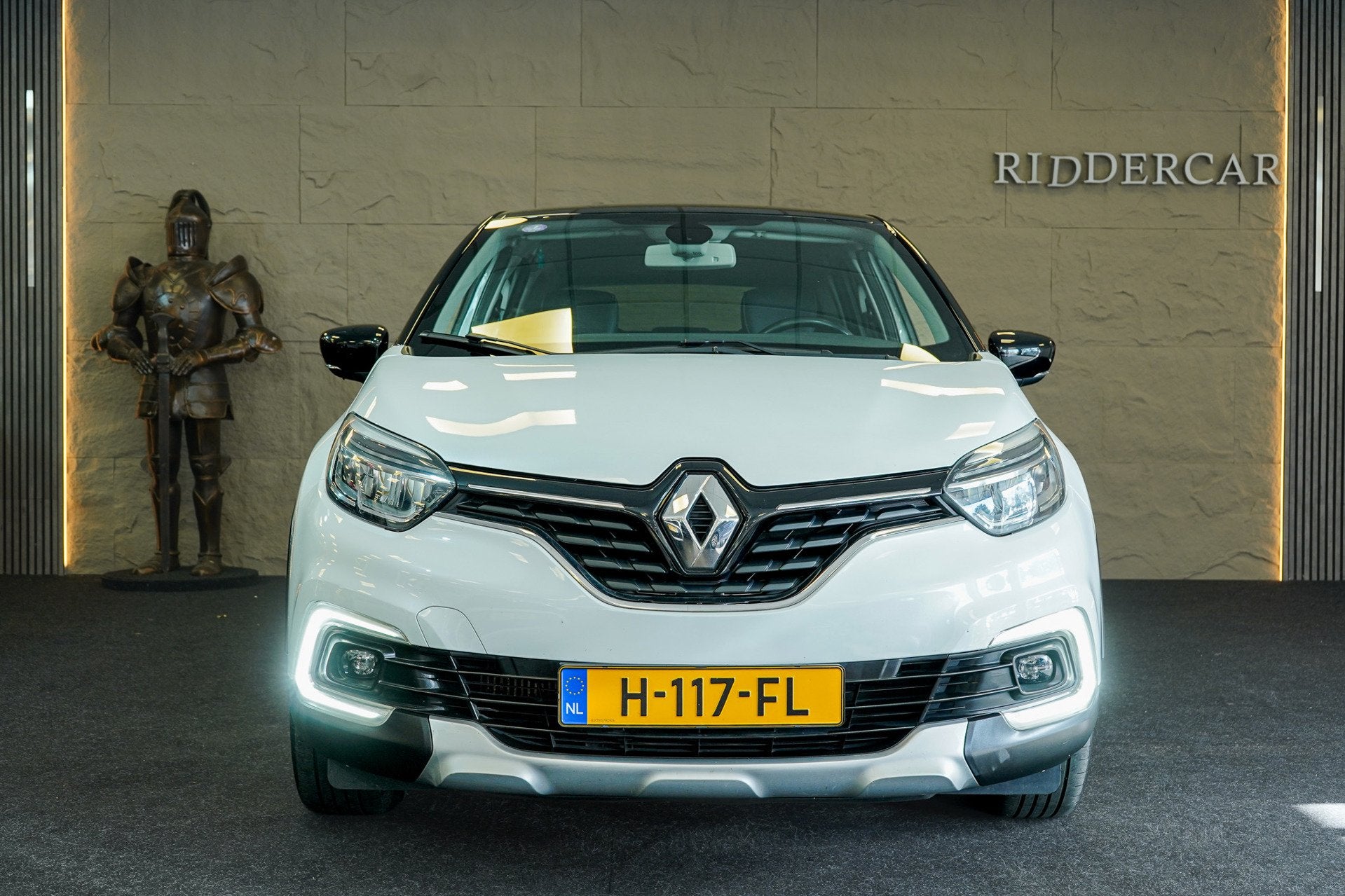 Renault Captur 1.2 TCe Intens|GARANTIE|AUTOMAAT|TREKHAAK|CRU, Auto's, Gebruikt, 4 cilinders, 635 kg, Wit