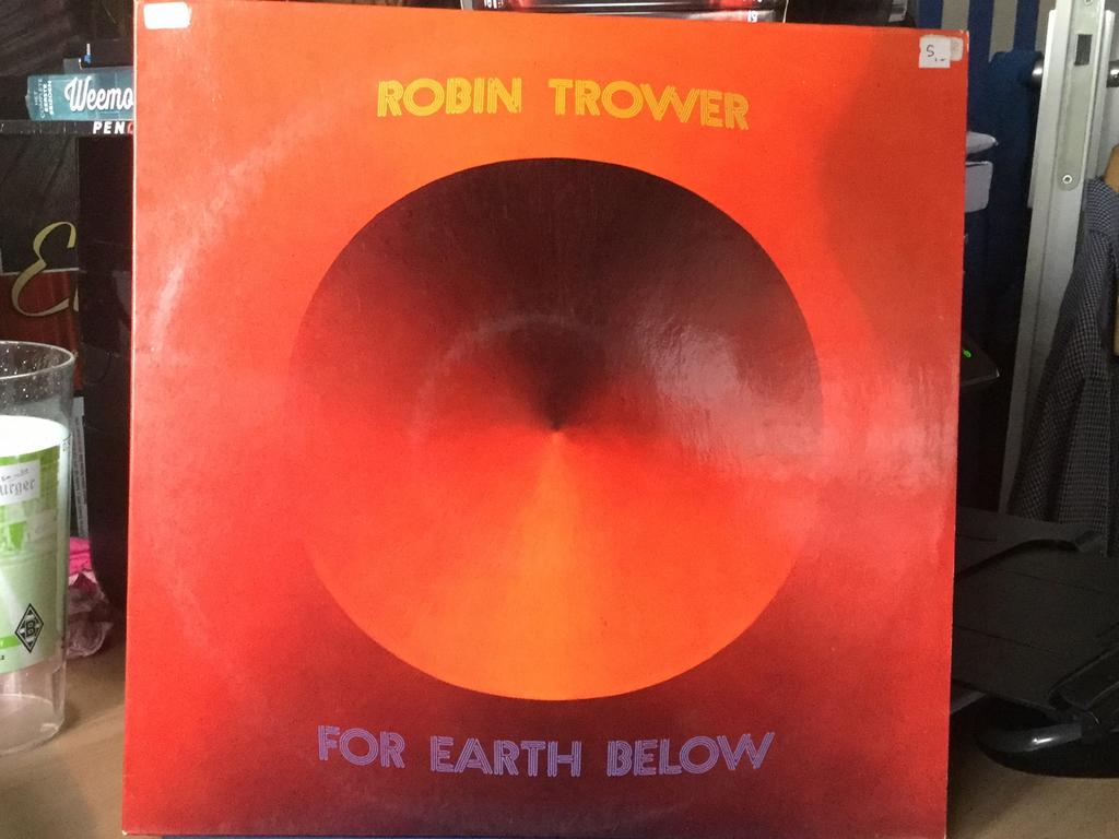 Robin Trower-For earth below. Vinyl LP., Ophalen of Verzenden, Zo goed als nieuw, 12 inch, Poprock