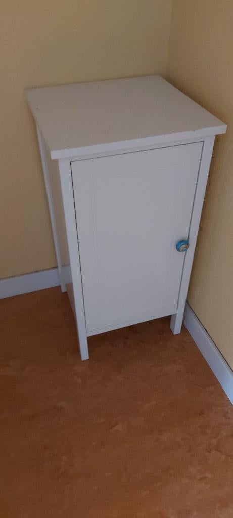 2 witte kastjes, Ophalen, Minder dan 50 cm, Met deur(en), Zo goed als nieuw