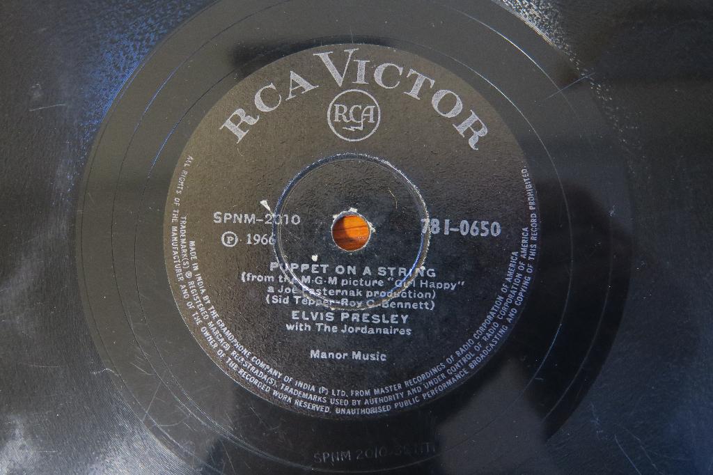 Elvis Presley Puppet on a string 78 toeren 78rpm 1966 India, Ophalen of Verzenden, Gebruikt, 10 inch, Rock-'n-Roll
