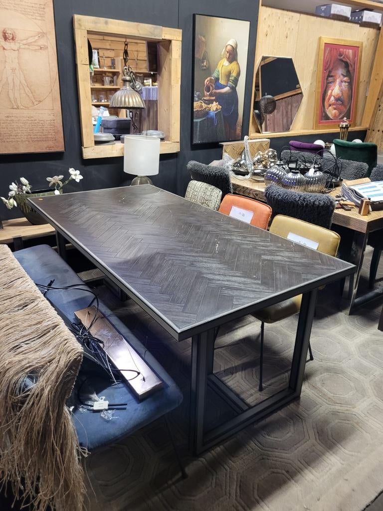 Tafel met visgraat design, Ophalen, Zo goed als nieuw, Vijf personen of meer, Rechthoekig