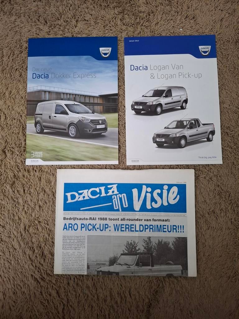 3x autofolder Dacia bedrijfswagens, Verzenden, Zo goed als nieuw, Overige merken