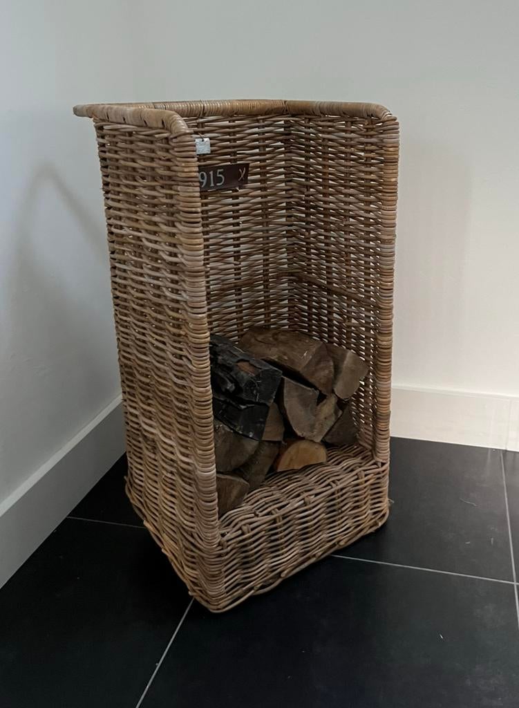 Rotan haardhoutmand op wielen., Ophalen, Zo goed als nieuw