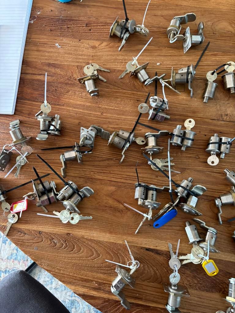 locker sloten of  (80 stuks) van CES zie omschrijving, Ophalen of Verzenden, Zo goed als nieuw, Slot